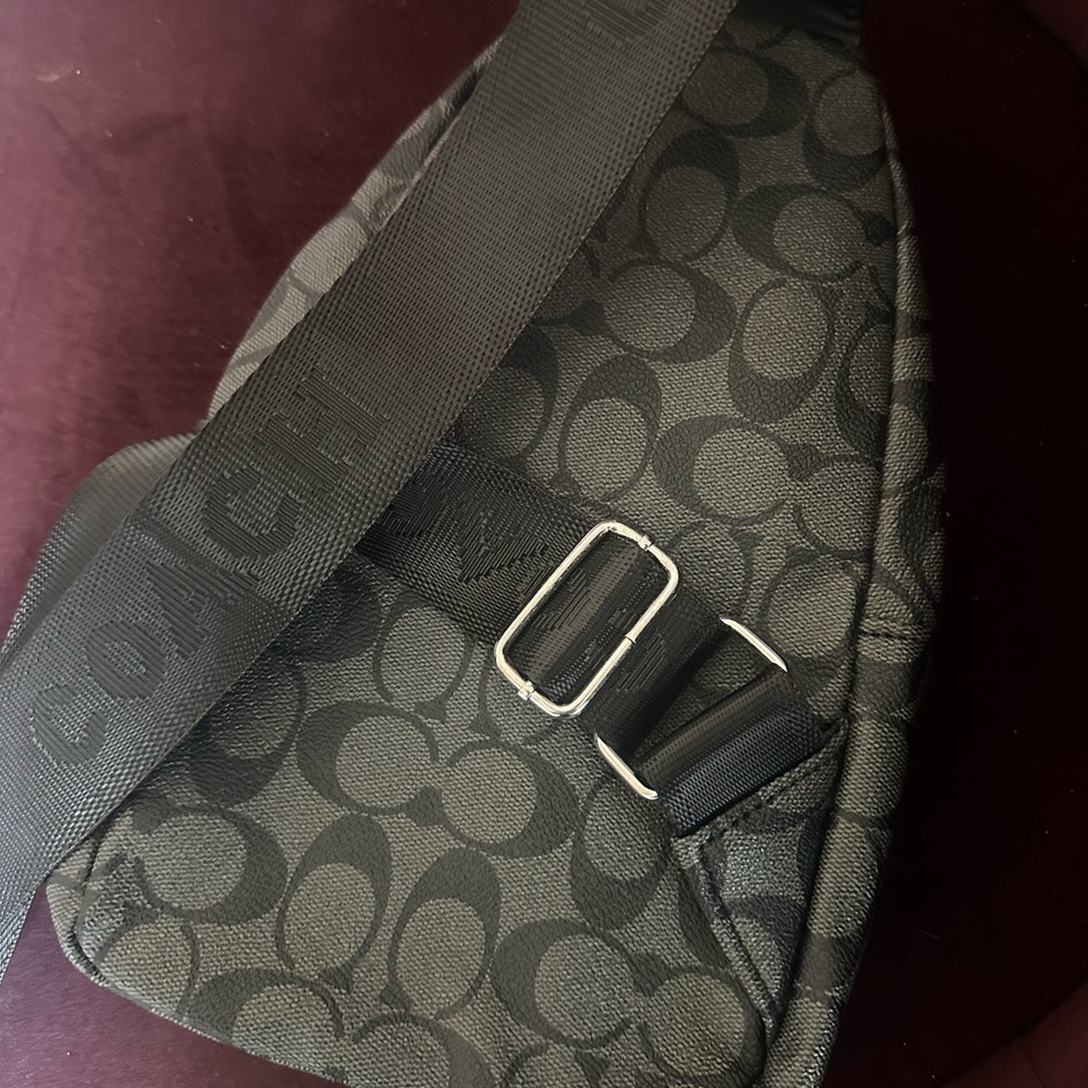 Coach Men's Charcoal/Black Signature Sling Bag - Picture 2 of 3